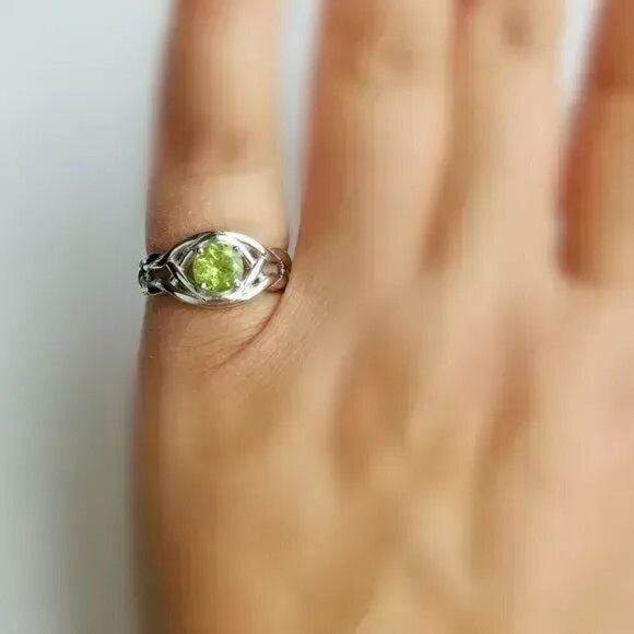 Sterling silver Peridot gemstone ring eternity knot size 7 🆕 - Picture 4 of 5